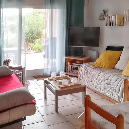 à Avec Piscine Partagée - 36 M² * Fitou