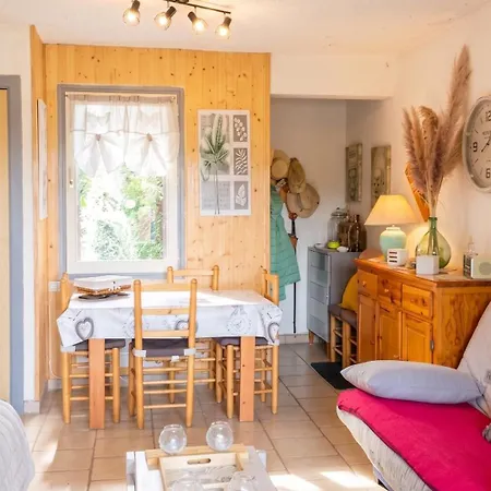 à Avec Piscine Partagée - 36 M² *
