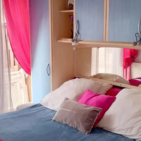 à Avec Piscine Partagée - 36 M²