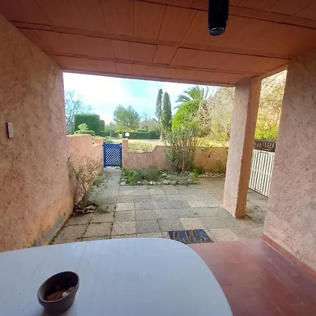 à Avec Piscine Partagée - 36 M²