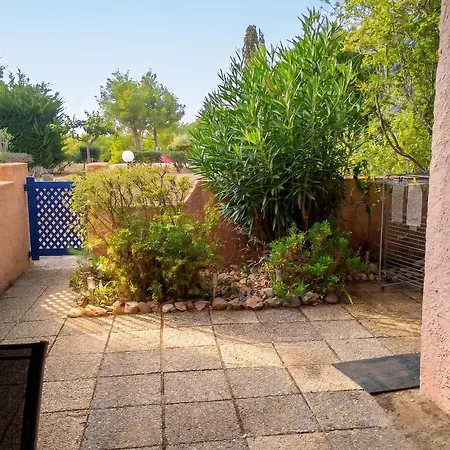 à Avec Piscine Partagée - 36 M²
