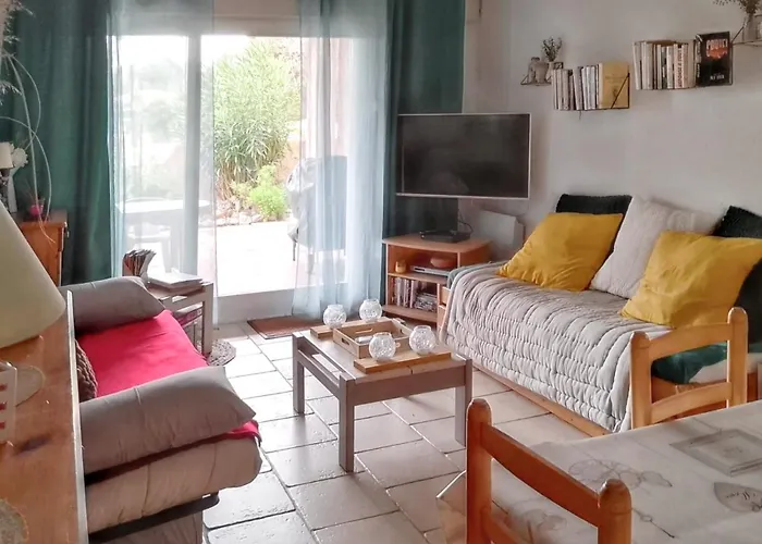 à Avec Piscine Partagée - 36 M² * Fitou
